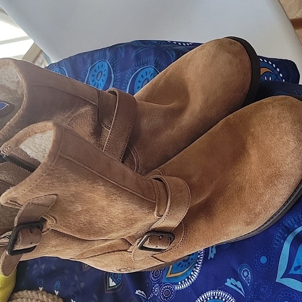 Ugg zip up boot. Chaney in tan/camel. Women's US 10.